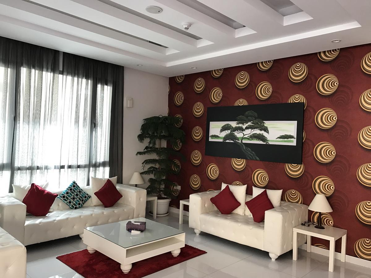 Al Muhanna Plaza Luxury Apartments Kuwait City Exterior foto
